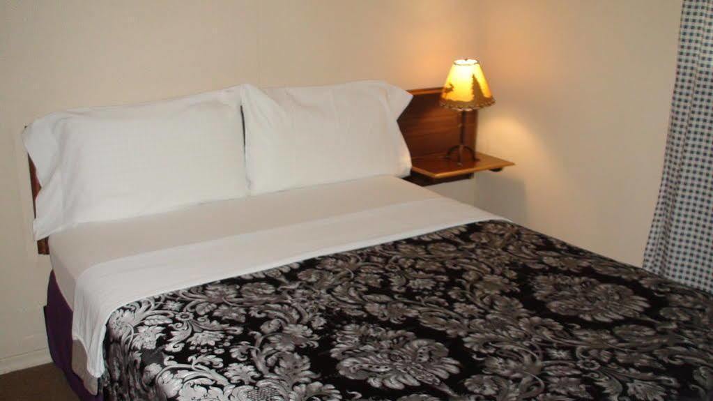 Century Ii Motel