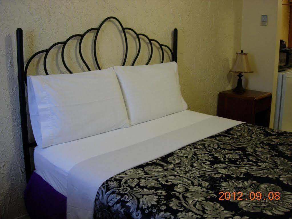 Motel Century Ii