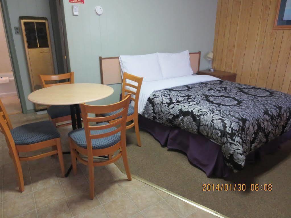 Century Ii Motel Fort Macleod