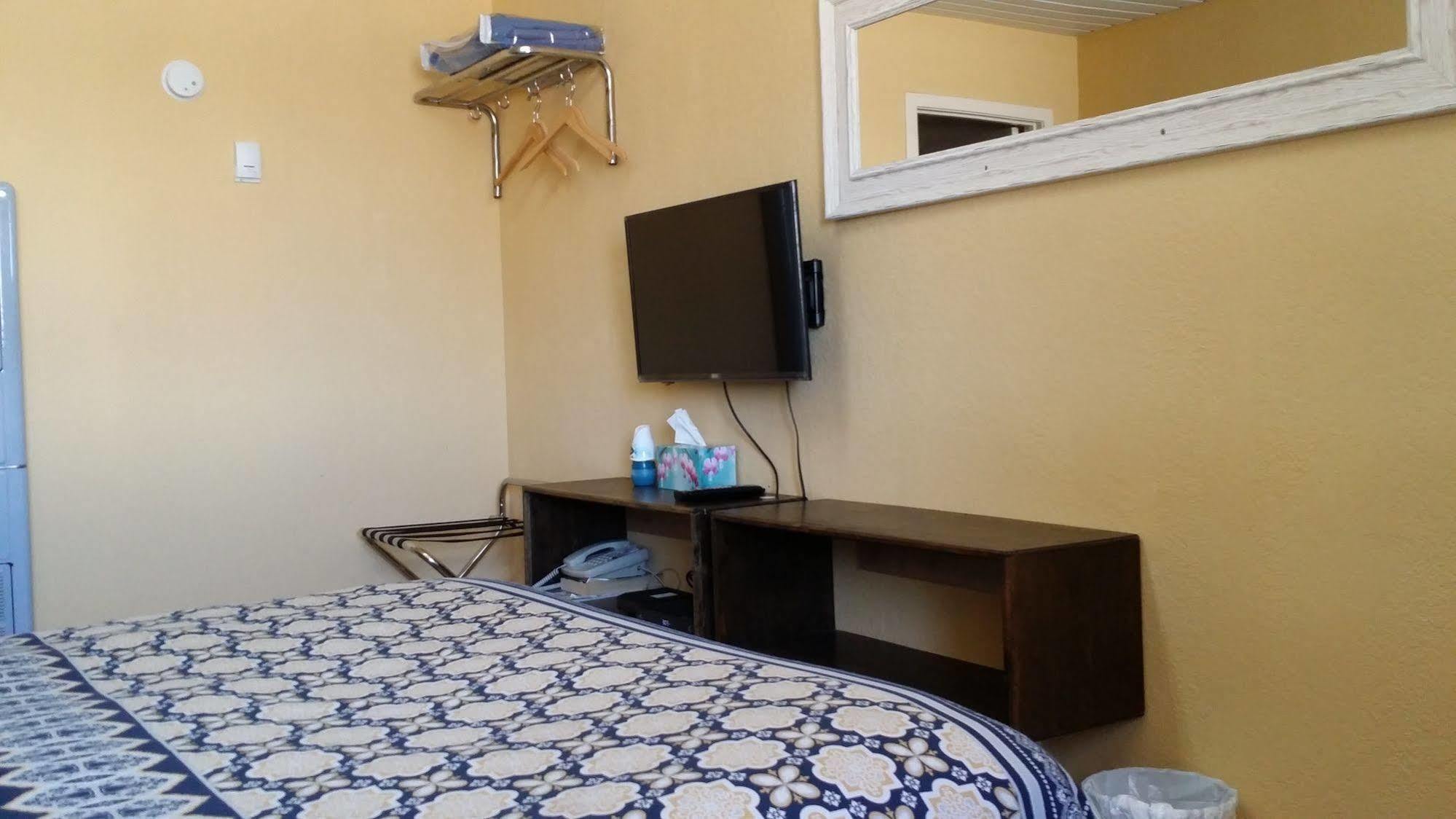 Motel Century Ii